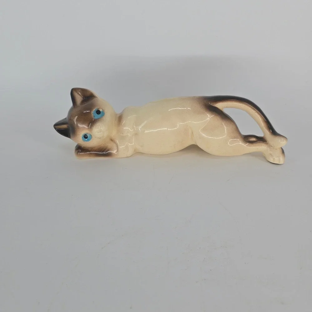 Vintage MCM Siamese Cat Figurine Blue Eyes Reclining Ceramic Kitsch Decor